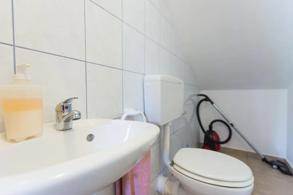 Apartments Ada Baška 0*,  Chorvatsko
