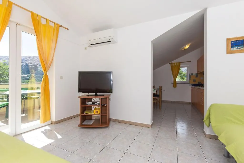 Apartments Ada Baska  0*, Baska (Krk) Croatia